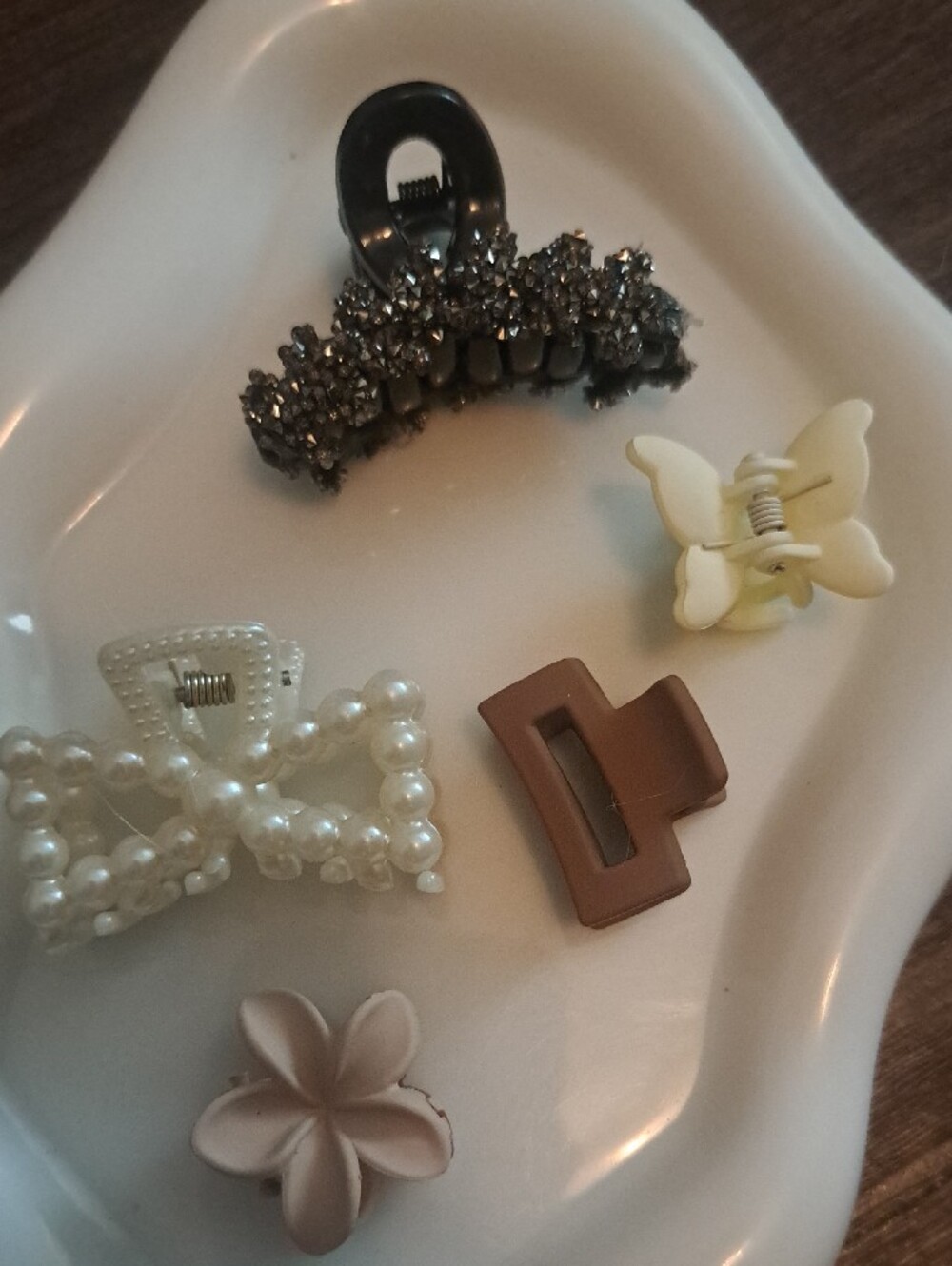 5-Piece Mixed Hair Claw Clip Set Glitter Pearl Bow Flower Matte Butterfly New - Picture 2 of 6